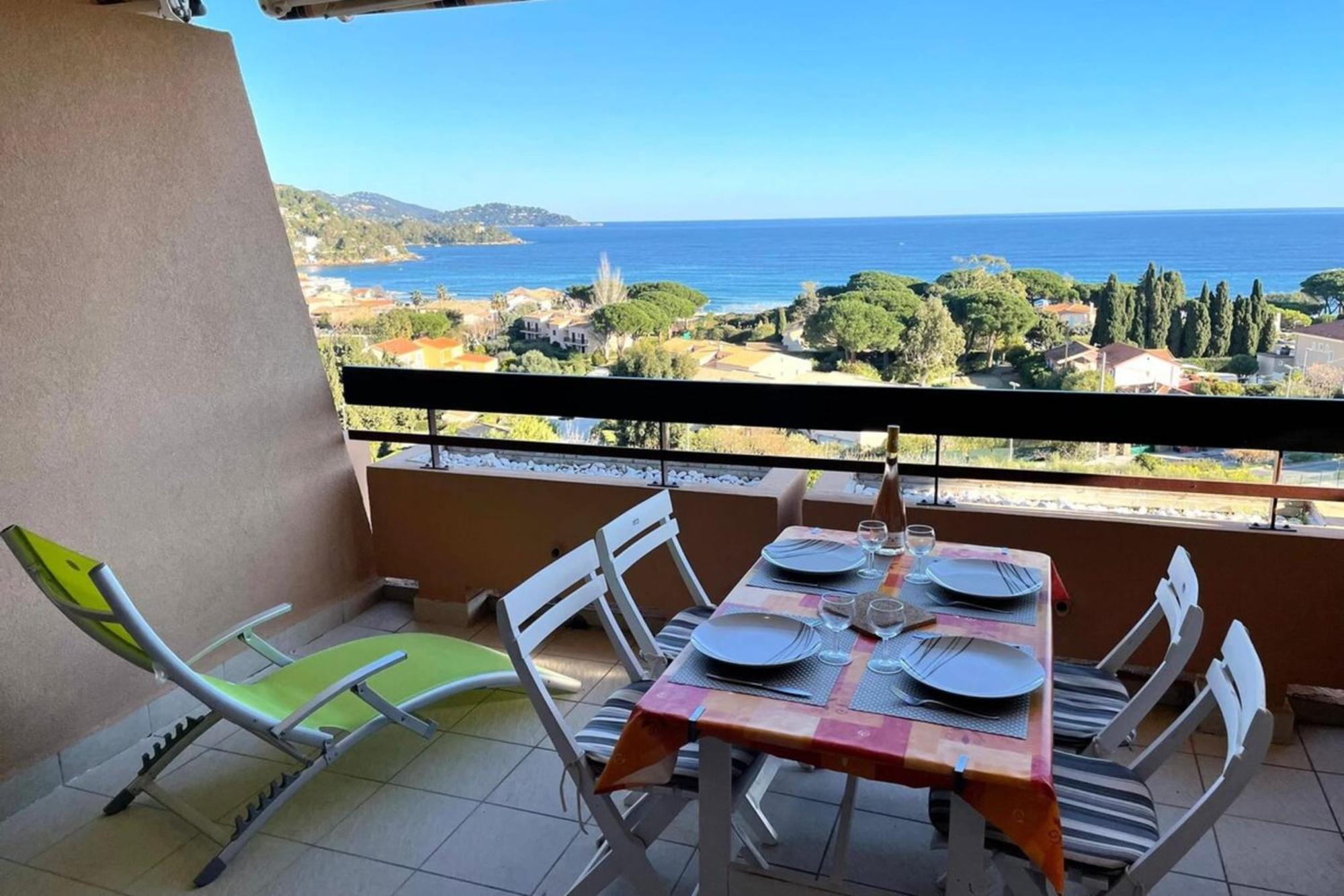 T2 In Saint-Clair - Exceptional View! Rated 3 Apartment Le Lavandou Exterior photo
