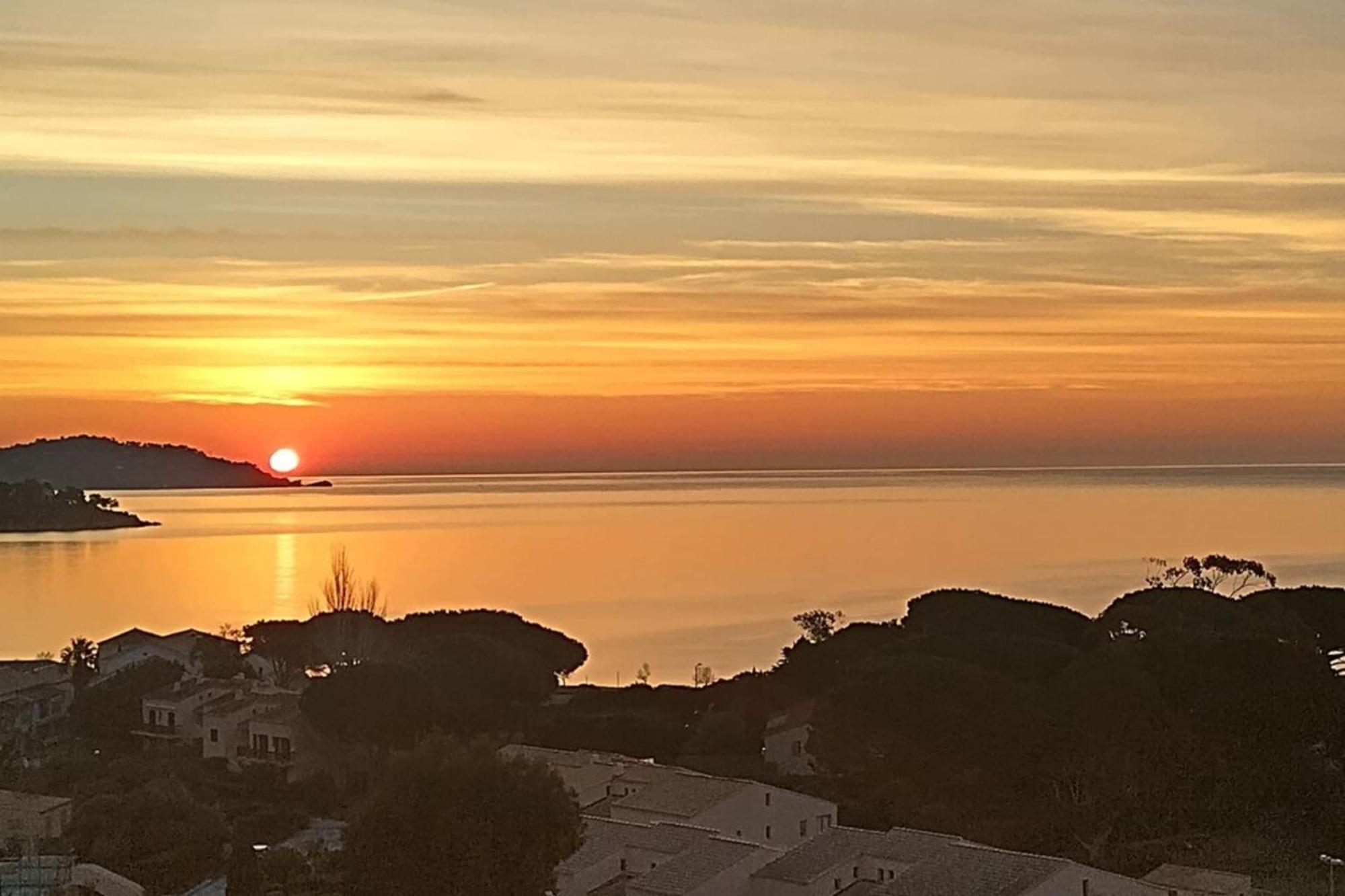 T2 In Saint-Clair - Exceptional View! Rated 3 Apartment Le Lavandou Exterior photo