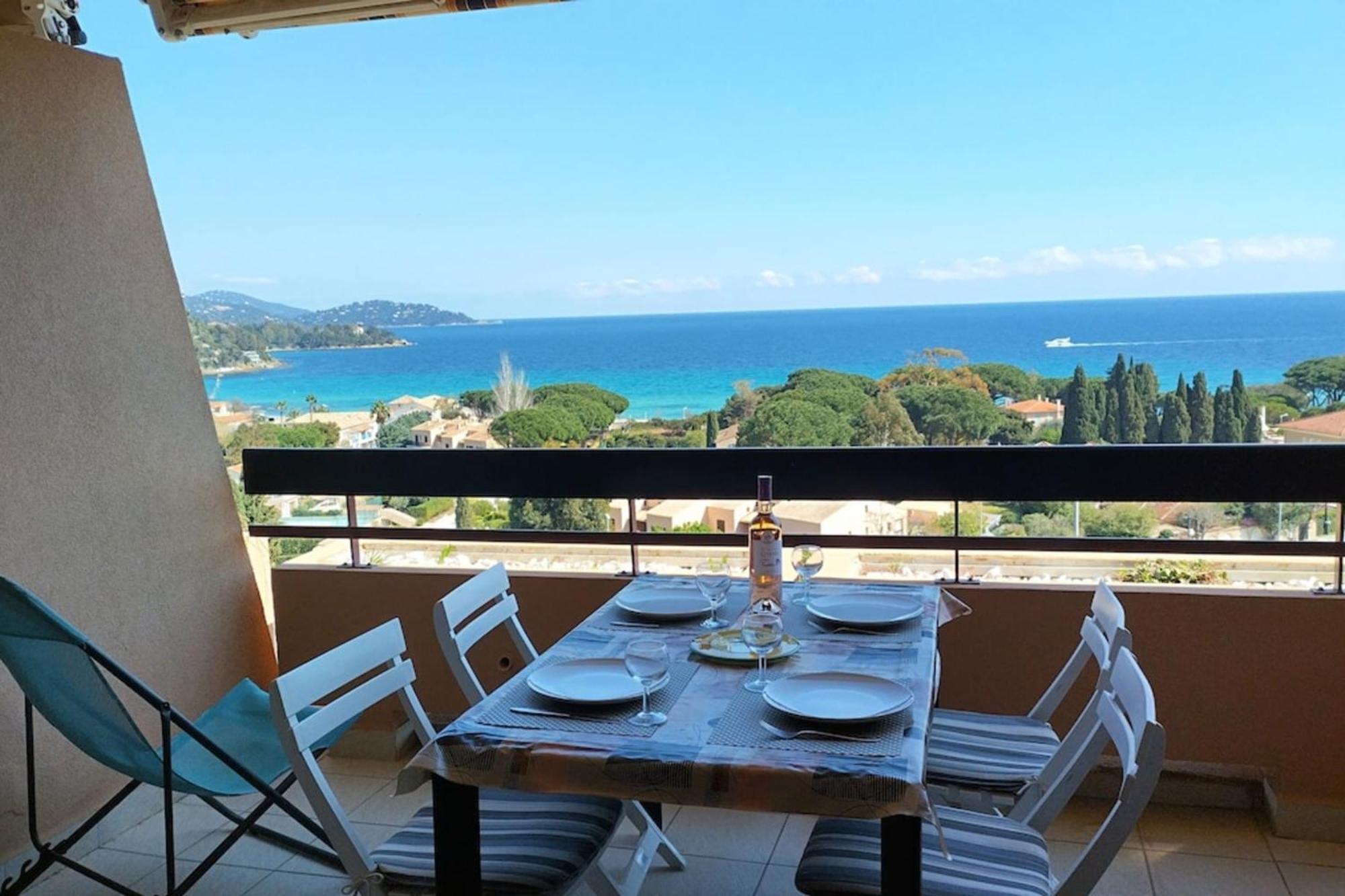 T2 In Saint-Clair - Exceptional View! Rated 3 Apartment Le Lavandou Exterior photo